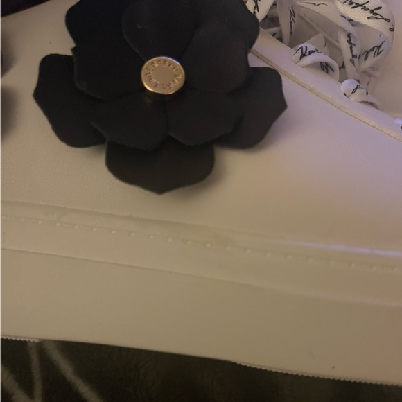 EUC Women’s Karl Lagerfeld Blk/ White Sneaker, Sz. 8.5 - Picture 14 of 14